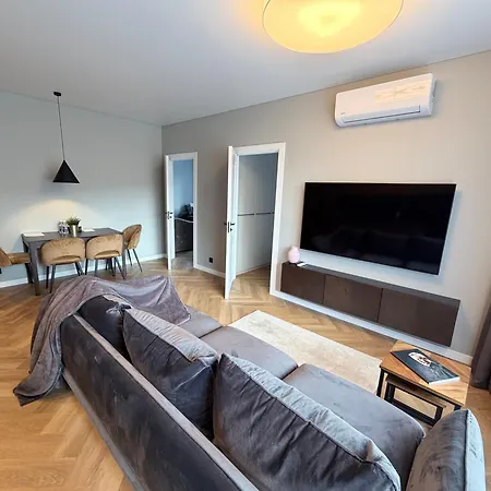 Two Bedroom Luxurious Spacios Apartman *